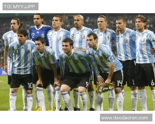 踢足球的传奇球星们：从绿茵场到世界舞台的辉煌历程